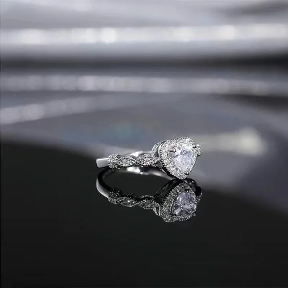 New Women’s 925 Silver Romantic Heart Diamond Ring - Picture 5 of 7